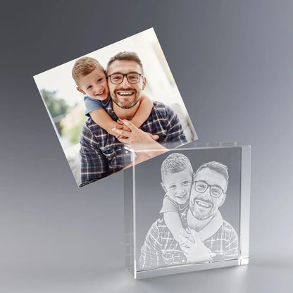 Photo personnalisée gravée en 3D dans un bloc de verre, parfait comme cadeau pour papa. Un souvenir éternel à personnaliser en ligne.