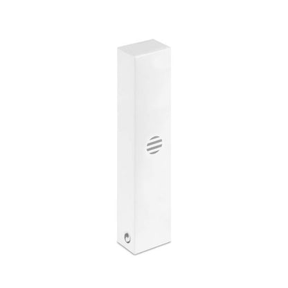 Boîte blanche élégante contenant un vaporisateur de parfum en bambou personnalisable, parfait pour offrir un cadeau naturel et raffiné.