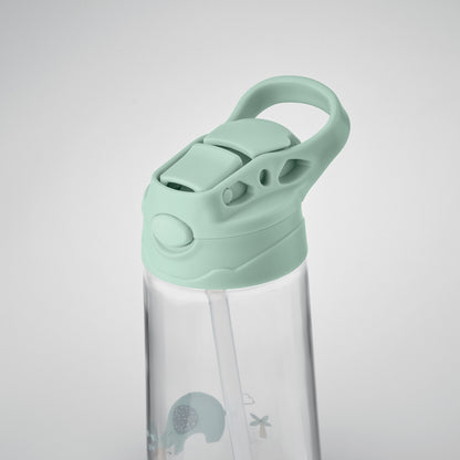 Bouchon vert menthe d’une bouteille pour enfant personnalisable en Tritan, avec paille intégrée et fermeture anti-fuite.