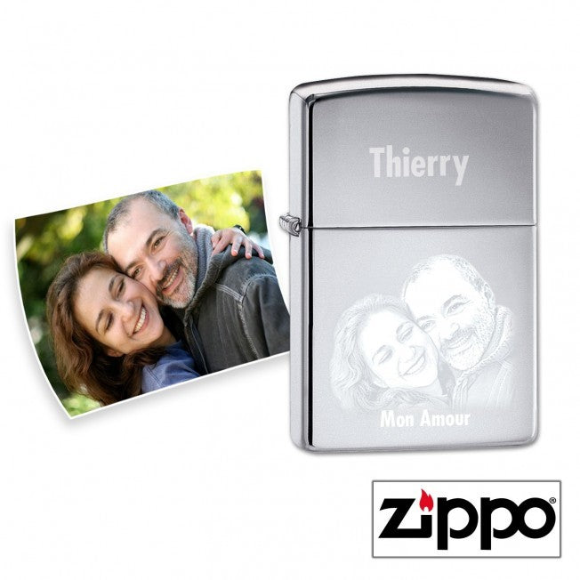 Briquet Zippo personnalisé avec photo et texte gravés. Un souvenir durable et émotionnel, livré en boîte cadeau Zippo.