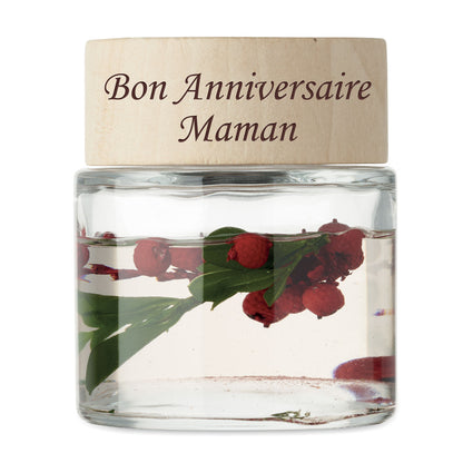Diffuseur de parfum en verre 100 ml, gravé “Bon Anniversaire Maman”, décoré de petites fleurs rouges et feuillage naturel.