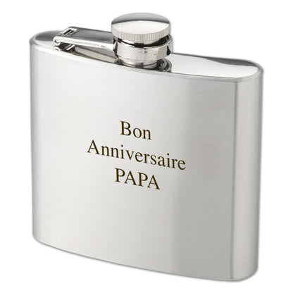 Flasque à whisky gravée "Bon Anniversaire PAPA", en acier inoxydable, idéale comme cadeau personnalisé pour une fête ou un anniversaire marquant.