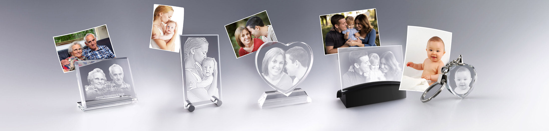 Collection de cadeaux personnalisés Zephyr Paris : plaques et porte-clés en verre gravés en 2D avec portraits famille, bébé et couple.