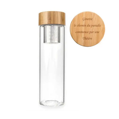 Infuseur à thé en verre 50cl avec bouchon bambou personnalisable par gravure. Un cadeau unique, utile et élégant pour les amateurs de thé.