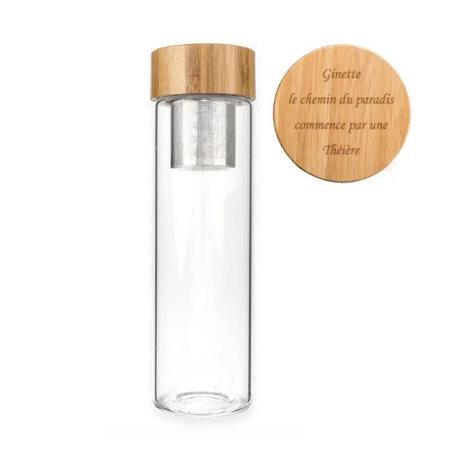 Infuseur à thé en verre 50cl avec bouchon bambou personnalisable par gravure. Un cadeau unique, utile et élégant pour les amateurs de thé.