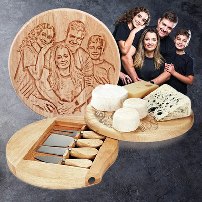 Planche à fromages gravée avec photo de famille complète et rangement intégré pour les couteaux, cadeau chaleureux et unique.