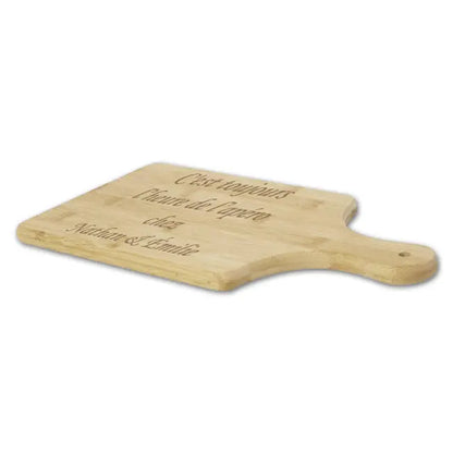 Planche à découper en bambou avec texte personnalisé. Gravure laser fine pour un cadeau utile et original, à offrir ou à s’offrir.