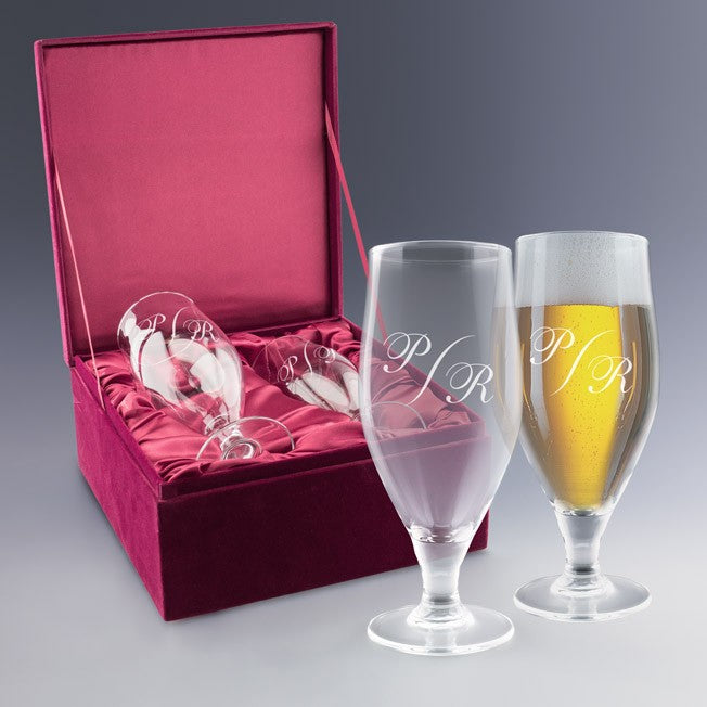 Coffret de 2 verres à bière personnalisés 50 cl – Gravés avec initiales en monogramme, livré dans un écrin raffiné, idéal comme cadeau personnalisé élégant pour les amateurs de bière.