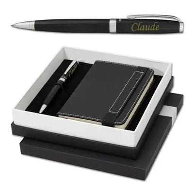 Coffret cadeau luxe contenant un stylo à bille noir personnalisé et un carnet noir assorti, parfait pour un cadeau professionnel ou personnel.