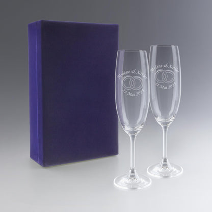 Coffret cadeau contenant deux flûtes personnalisées avec motif alliances entrelacées. Idéal pour un mariage, un PACS ou un anniversaire de couple.