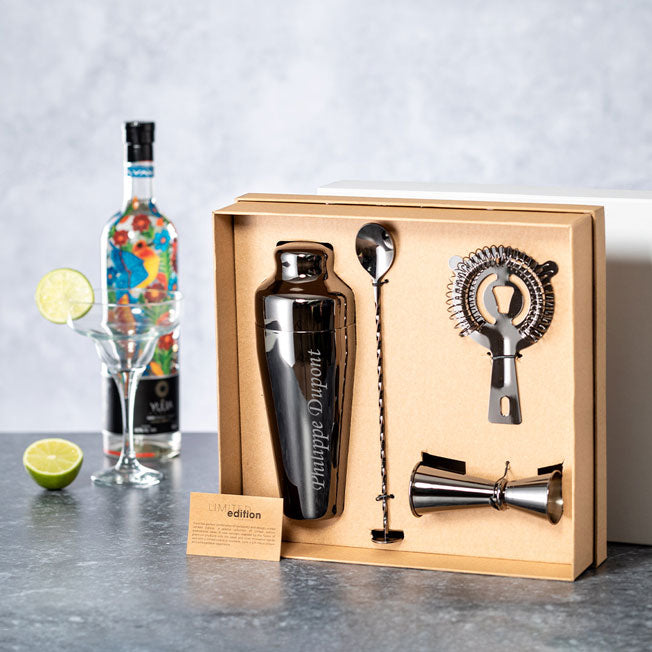 Offrez un set à cocktail personnalisé dans un coffret prêt à offrir. Gravure du prénom incluse, pour un cadeau chic et sur-mesure.