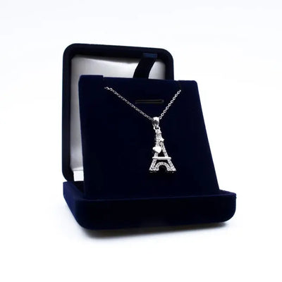 Collier pendentif Tour Eiffel Cœur finition argentée avec cristaux, livré dans un élégant écrin bleu personnalisable.