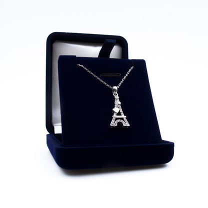 Collier pendentif Tour Eiffel Cœur finition argentée avec cristaux, livré dans un élégant écrin bleu personnalisable.