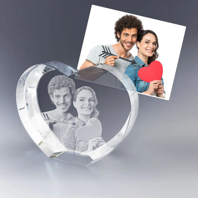 Offrez un cadeau personnalisé plein d’amour avec notre bloc cœur en verre gravé 3D à partir de votre photo. Idéal pour un souvenir éternel.