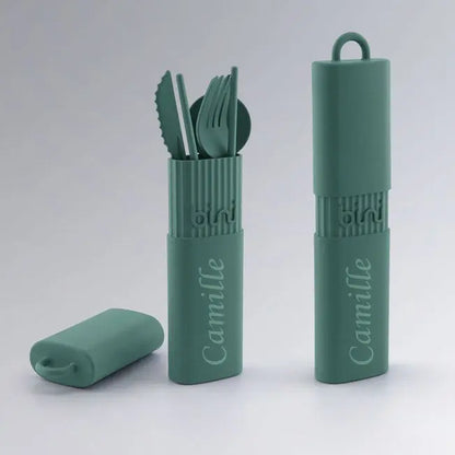 Kit de couverts personnalisable, design et durable. Une solution zéro déchet chic avec gravure de votre prénom, à offrir ou à s’offrir.