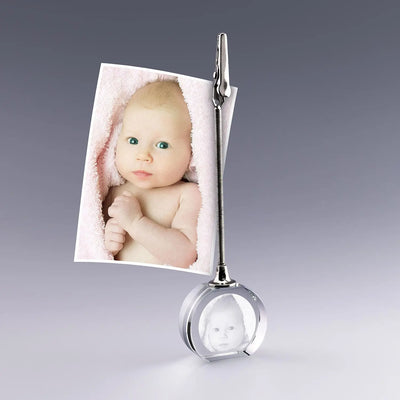Porte-clés en forme de cœur avec gravure 2D d’un bébé, un souvenir attendrissant à personnaliser pour un cadeau rempli de tendresse.