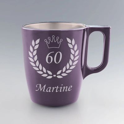 Mug en verre lavande 25 cl gravé avec un motif laurier et couronne, personnalisable avec un prénom et l’âge fêté.