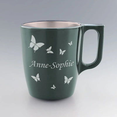 Ce mug vert 25 cl avec gravure papillons se personnalise facilement en ligne. Parfait pour offrir un moment de douceur à vos proches.