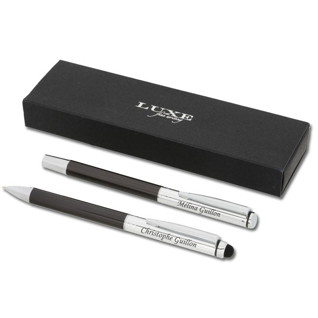Coffret cadeau Luxe contenant deux stylos personnalisés avec prénoms gravés, idéal pour un cadeau professionnel ou personnel raffiné.