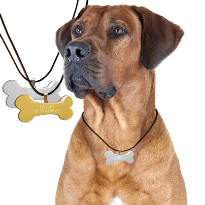Pendentif Os Personnalisable pour Chien – Gravez le nom et le numéro de votre compagnon sur cette médaille dorée ou argentée. Pratique, élégante et essentielle pour l’identifier facilement.