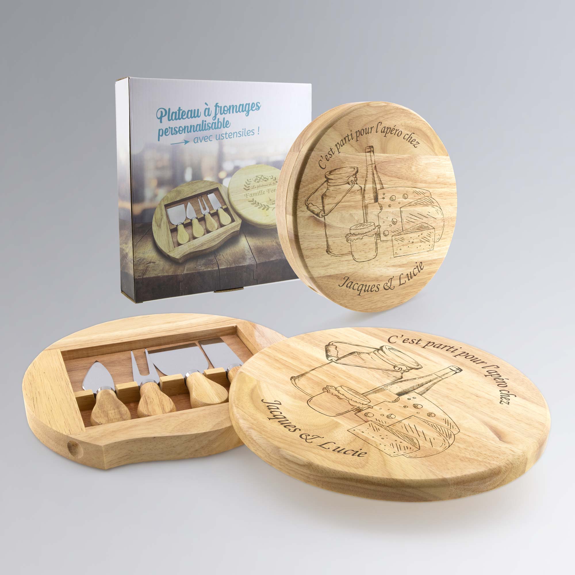 Plateau à fromages en bois avec ustensiles, gravé du texte "C'est parti pour l'apéro chez Jacques & Lucie", livré dans une boîte personnalisable.