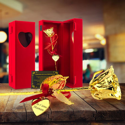 Offrez une rose naturelle dorée à l’or 24 carats, gravée avec amour, présentée dans un écrin rouge raffiné en forme de cœur, livrée avec certificat.