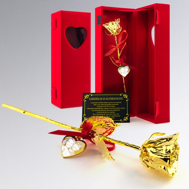 Rose éternelle personnalisée en or 24 carats avec photo et message, présentée dans un écrin rouge avec certificat d’authenticité pour un cadeau inoubliable.