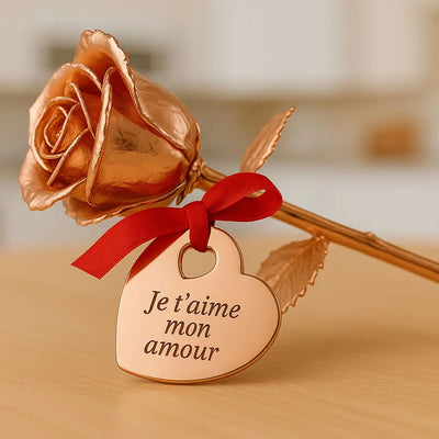 Cadeau personnalisé : rose en or rose 18K dans son écrin de velours, avec texte gravé et certificat. Idéal pour dire Je t’aime avec élégance.
