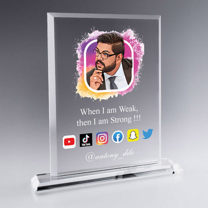 Trophée Social Media gravé avec photo, citation inspirante et logos réseaux sociaux. Cadeau original pour influenceur, créateur ou community manager.