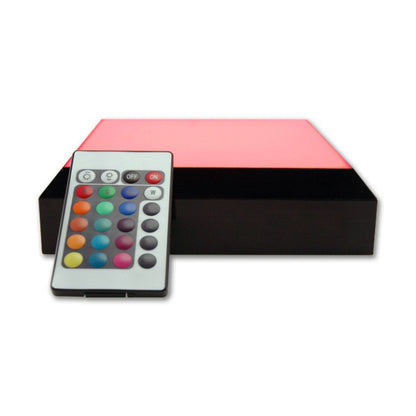 Le socle est allumé en rouge et accompagné de sa télécommande. Il illumine intensément vos blocs de verre gravé, parfait pour attirer l’attention.