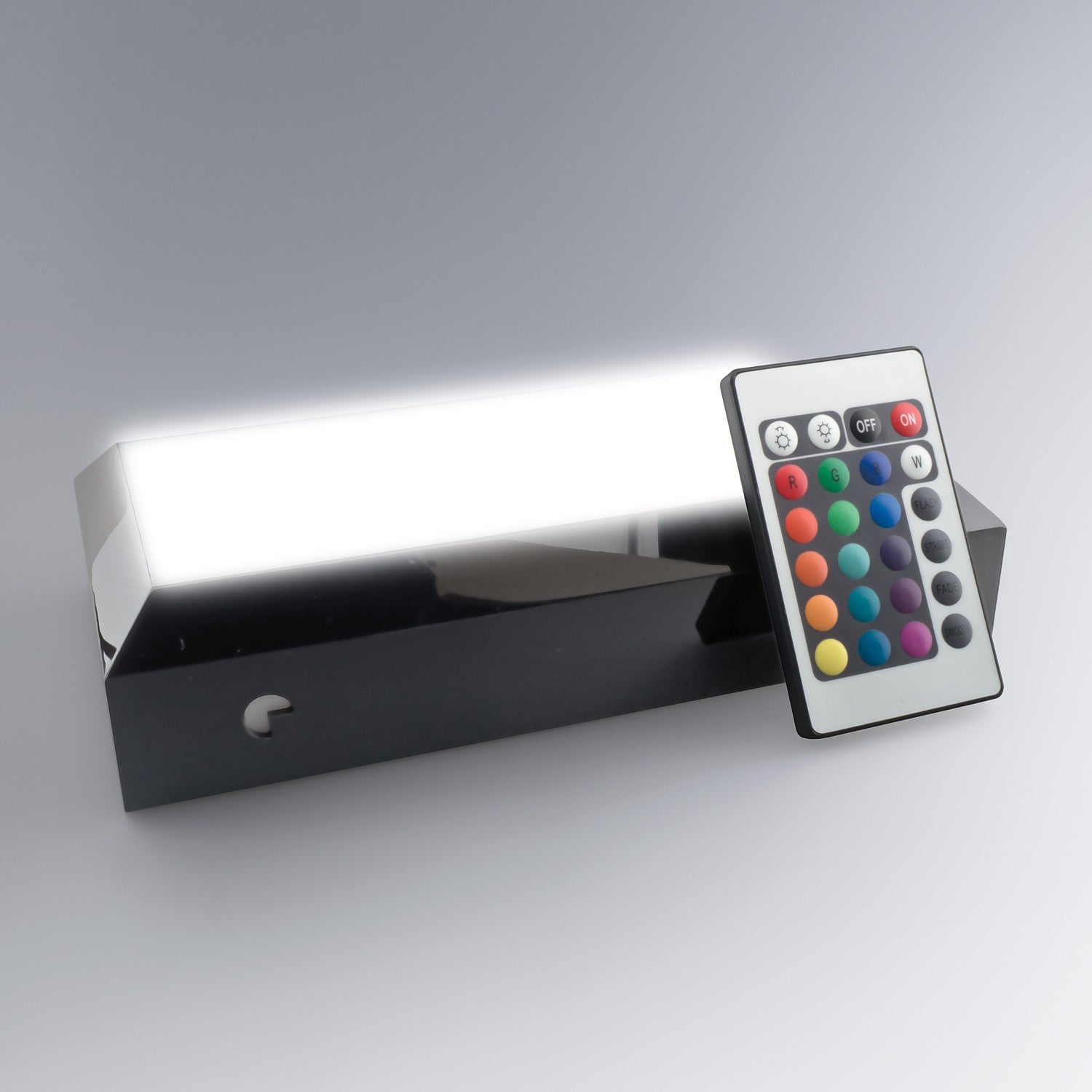 Socle lumineux rectangle interactif allumé en blanc vif avec télécommande. Idéal pour les vitrines ou présentations, il valorise parfaitement tout bloc en verre.