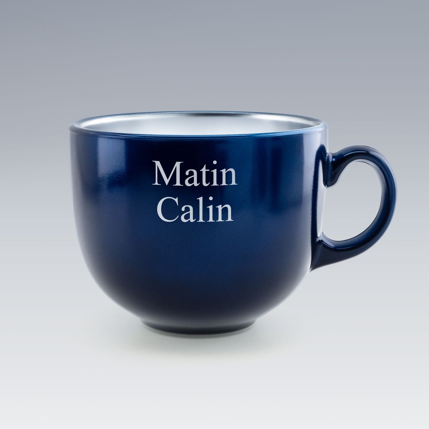 Tasse Jumbo bleue personnalisée "Matin Calin" par Luminarc. Un mug cocooning parfait pour savourer votre boisson chaude préférée avec tendresse.