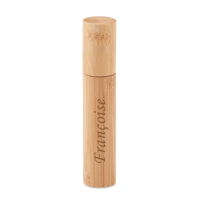 Vaporisateur de parfum rechargeable en bambou naturel, gravé avec le prénom "Françoise", un cadeau chic et écologique à personnaliser en ligne.