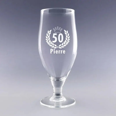 Verre à bière personnalisé anniversaire 50 cl – Gravé avec couronne et prénom, parfait comme cadeau personnalisé pour fêter les 50 ans avec style.