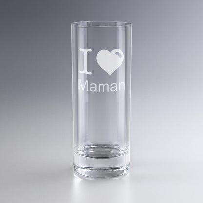 Verre à eau personnalisé "I Love Maman" gravé au laser, idéal pour un cadeau fête des mères ou un moment familial.
