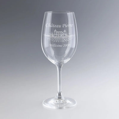 Verre à vin gravé avec illustration d’un château et l’inscription “Château Pierre - Millésime 2000”, idéal pour un cadeau personnalisé autour du vin, du vignoble et des grands crus.