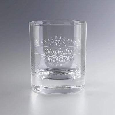Cadeau d’anniversaire original : verre à whisky personnalisé “Authentic Quality” avec prénom et âge gravés, idéal pour fêter un cap.